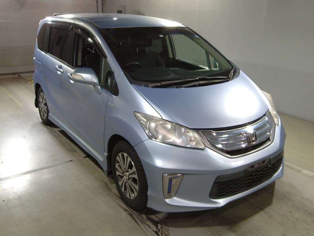 From japan with love авто. Honda freed Hybrid 2012. Хонда Япония микроавтобус 2013. G just selection комплектация Honda freed.